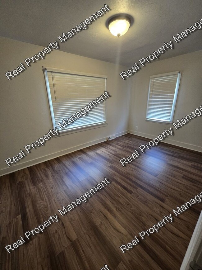 Building Photo - Two Bedroom Ranch