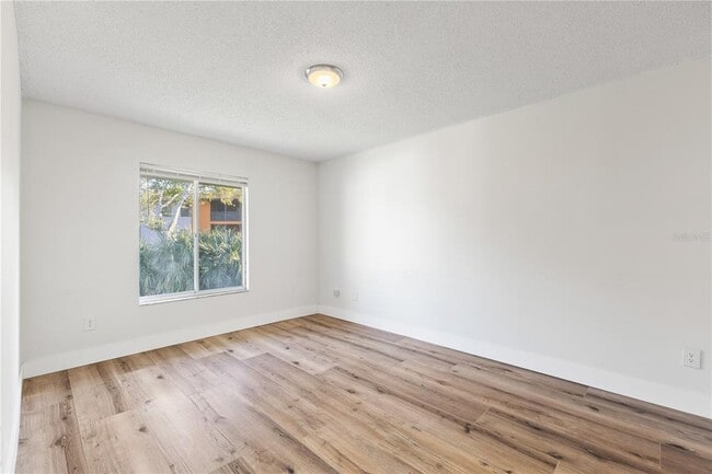 Building Photo - 5606 Blue Shadows Ct