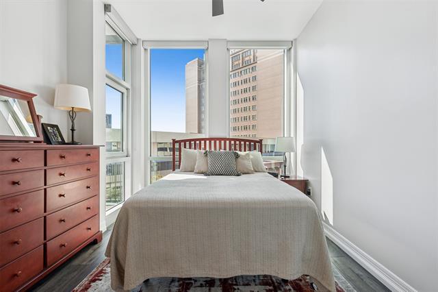 Building Photo - 500 Throckmorton St