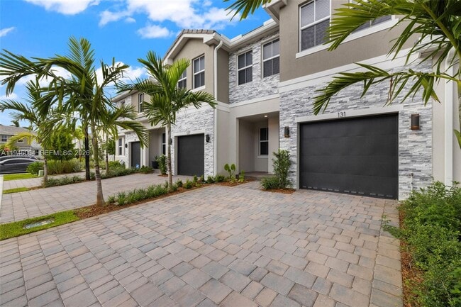 Building Photo - 131 SW 171st Terrace