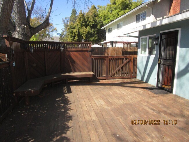 Building Photo - 2827 Owens St