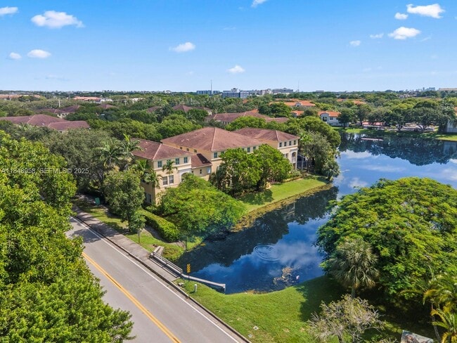 Building Photo - 160 Jacaranda Country Club Dr