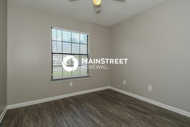 Building Photo - 3 Bedroom Pet-Friendly Home in Jacksonville, FL with Main Street Renewal