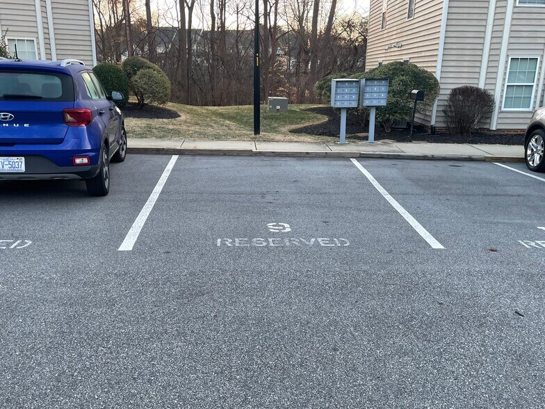 Building Photo - 6704 W Friendly Ave