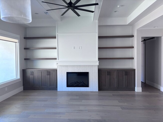 Building Photo - Wonderful single story 4 bed | 3 Bath | 2 Car Garage off Washington Dam Rd with Hot Tub