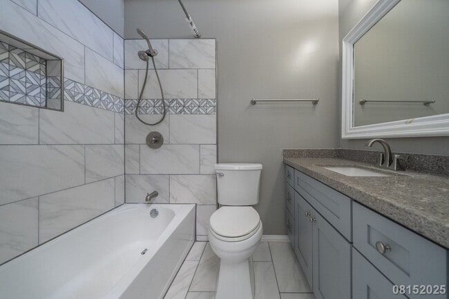 Building Photo - 3 Bed 3 Bath in Laulea Townhomes