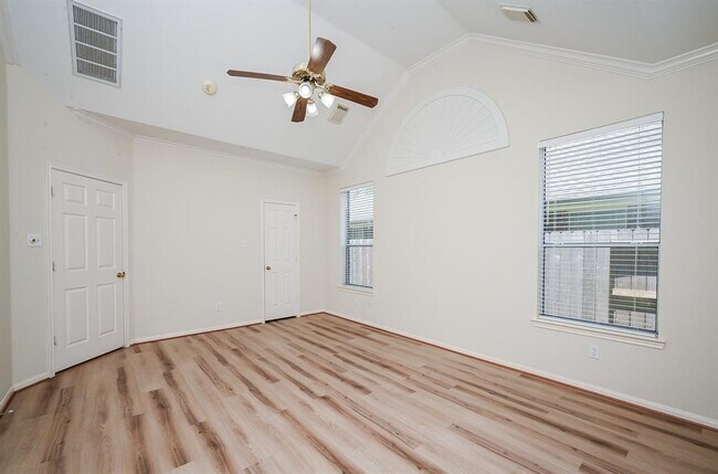 Building Photo - 18018 Somerset Knolls Ct