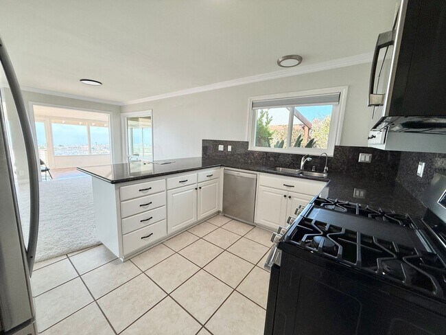 Building Photo - $1000 OFF FIRST MONTH! Gorgeous 2 Bedroom ...