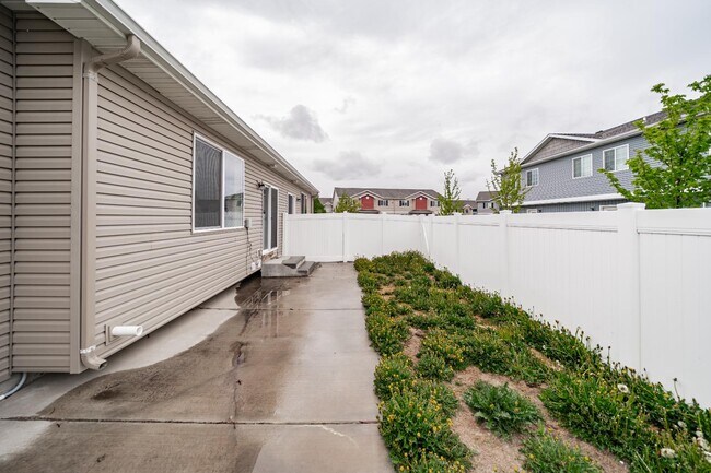 Building Photo - 2896 Blackwood