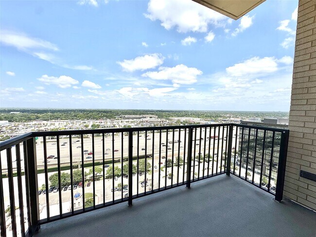 Building Photo - 9787 Katy Fwy