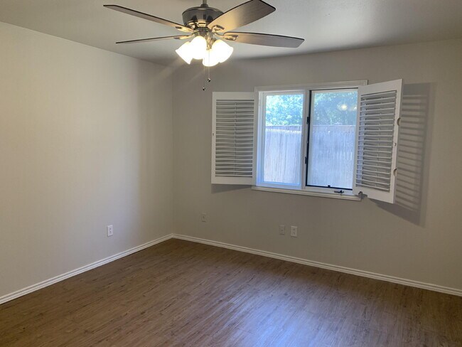 Building Photo - 9714 Orlando Ave