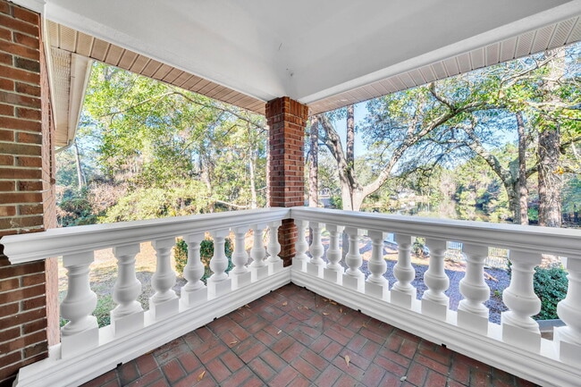 Building Photo - 1524 Glenlake Cir