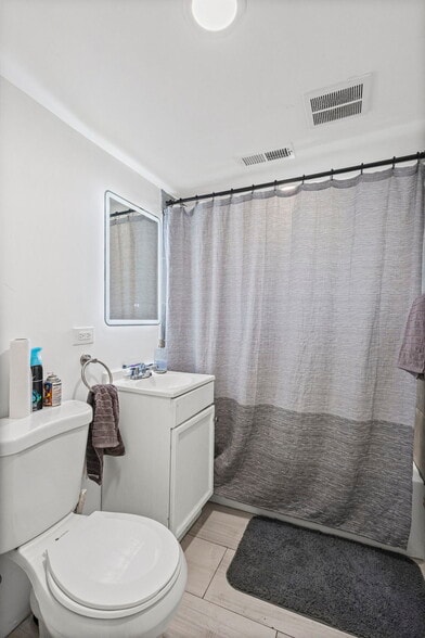 Building Photo - 5230 S Lockwood Ave