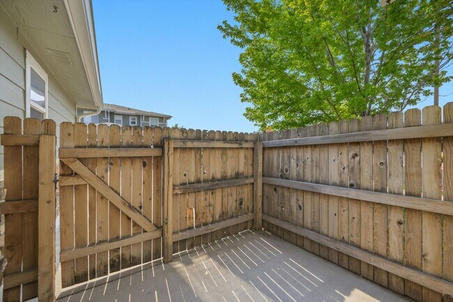 Building Photo - 9048 Apache Plume Dr
