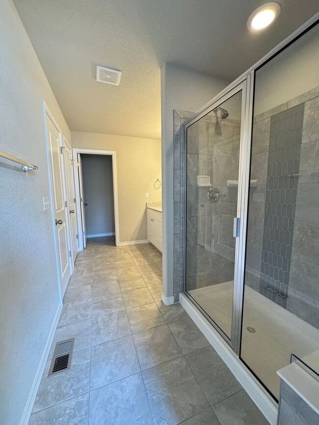 Building Photo - MOVE IN SPECIAL $250 OFF FIRST FULL MONTH'...