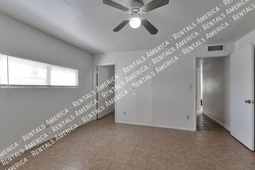 Building Photo - 2810 W Carnauba St