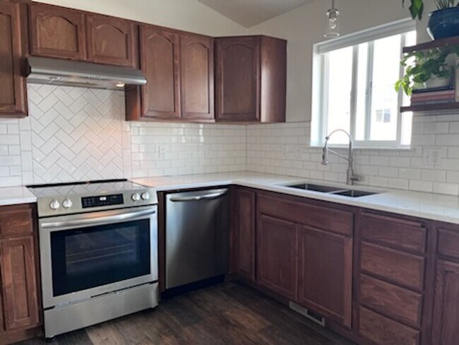 Building Photo - Beautiful 3 bedroom 2 bath home in Post Falls.