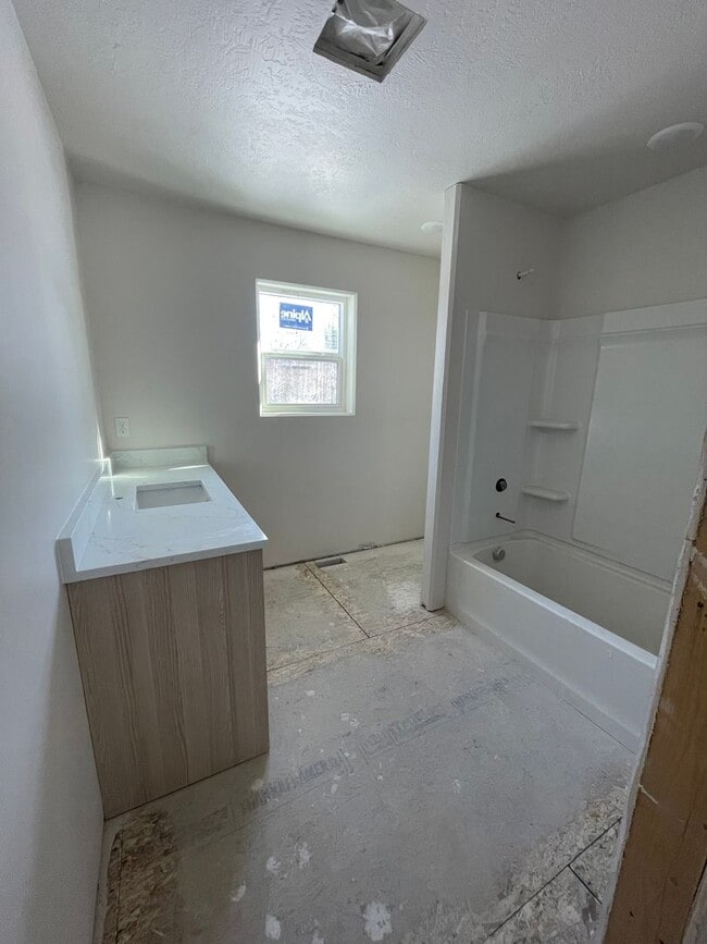 Building Photo - 7442 N Paw St