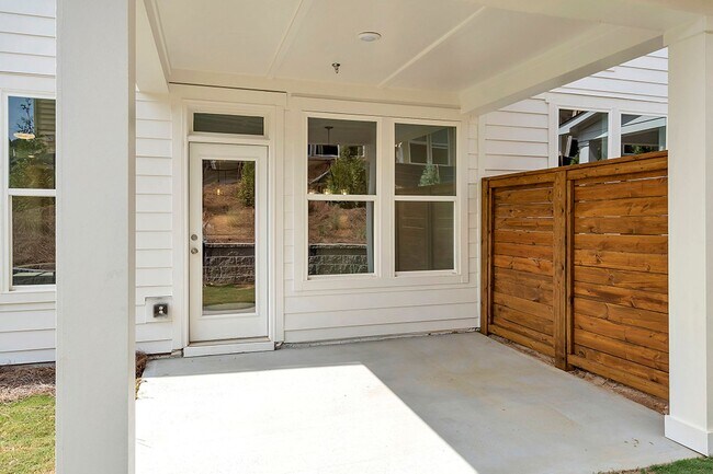 Building Photo - Luxury Westshore Townhome