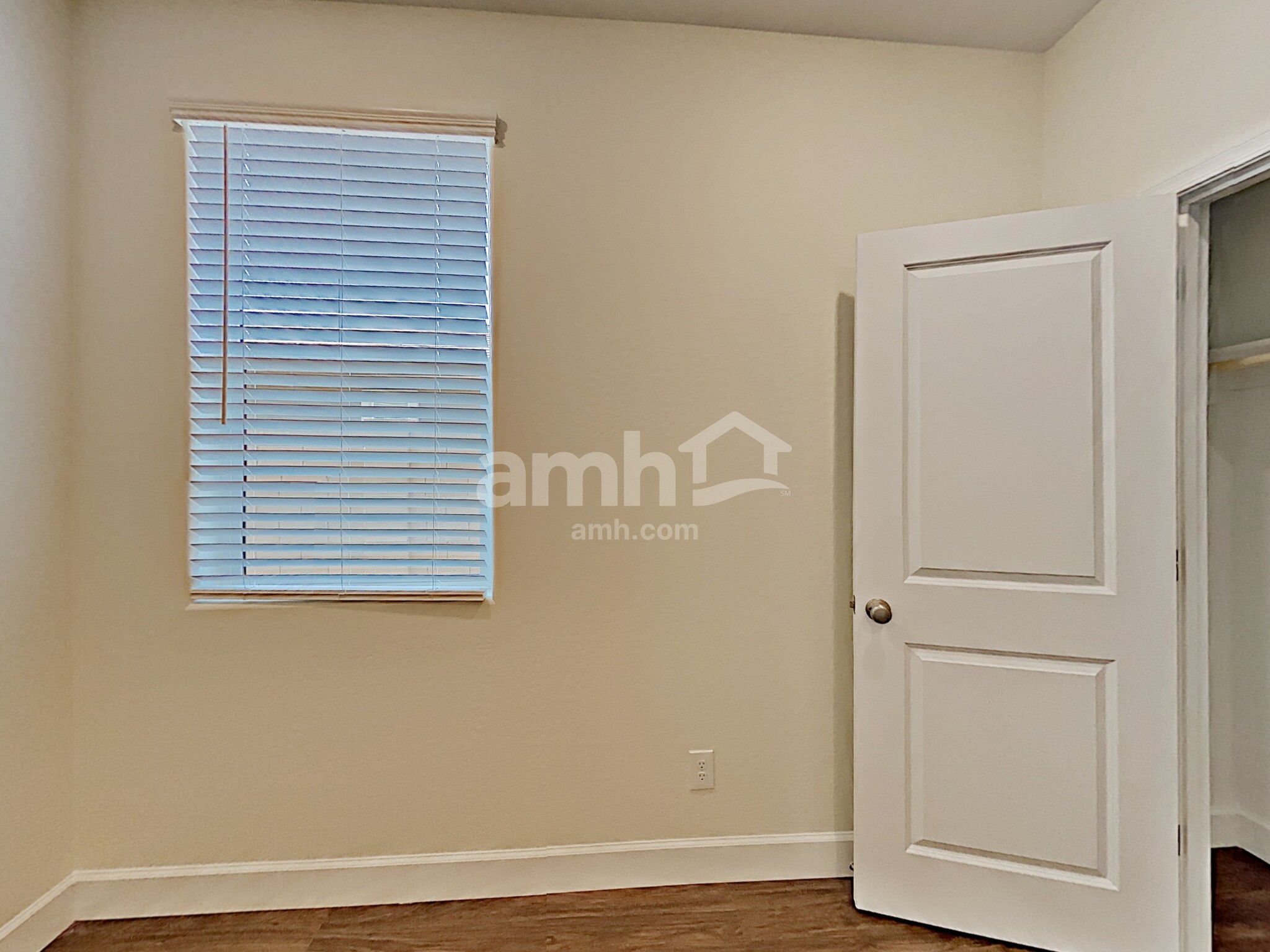 Building Photo - 5927 W Larkspur Dr