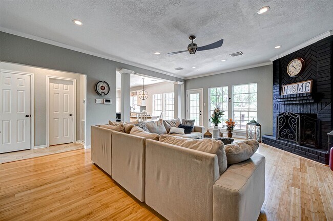 Building Photo - 14 Bradford Cir