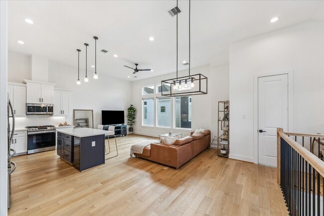 Building Photo - 105 W Whitney St