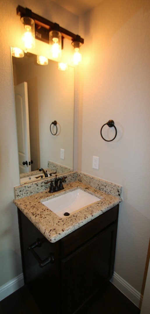 Building Photo - No Water Bill. No Lawn Care. Just Move In. | 3BD/2BA Duplex in Weatherford TX | Ready Now — Act F...