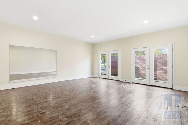 Building Photo - 6809 Columbia Dr