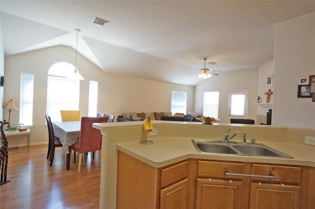 Building Photo - 25115 Clover Ranch Dr