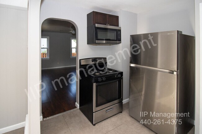 Building Photo - Lovely 3BD & 1.5BA Updated Home in North R...