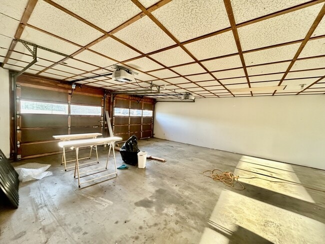 Building Photo - 606 Mead Ave