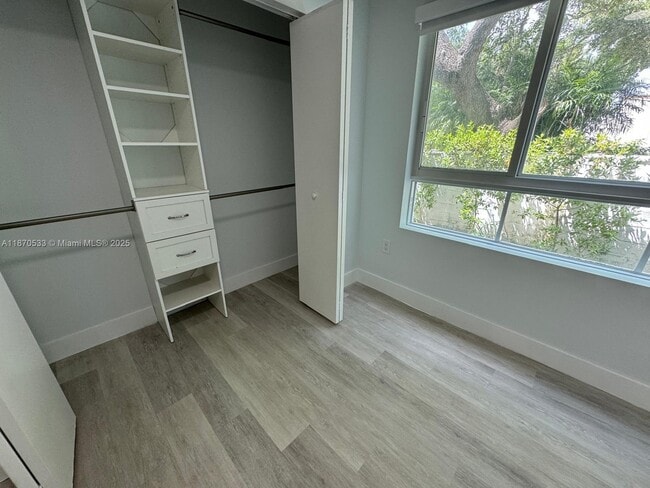 Building Photo - 2555 NE 193rd St