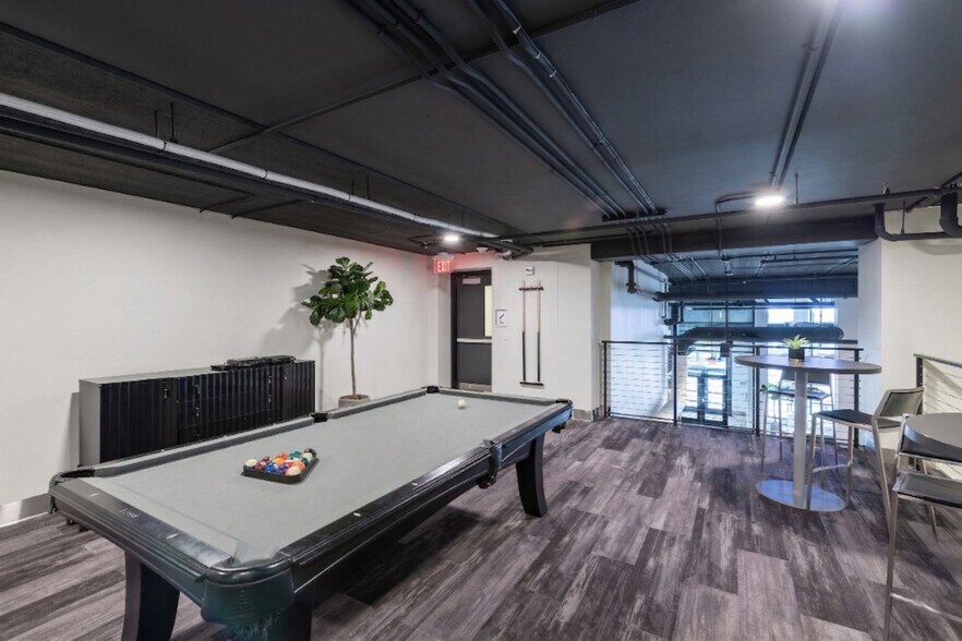 Building Photo - 550 W Juneau Ave