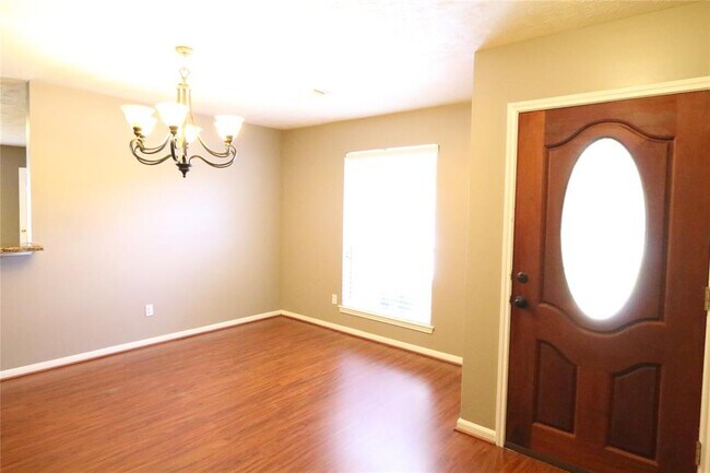 Building Photo - 10811 Burkes Garden Dr