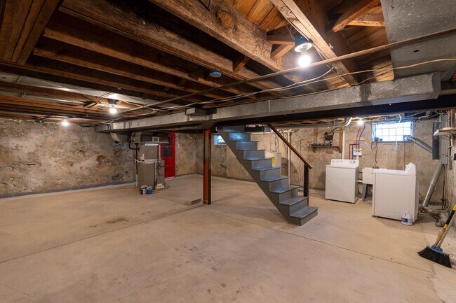 Building Photo - Rare 4 bed Gem in Marple Newtown