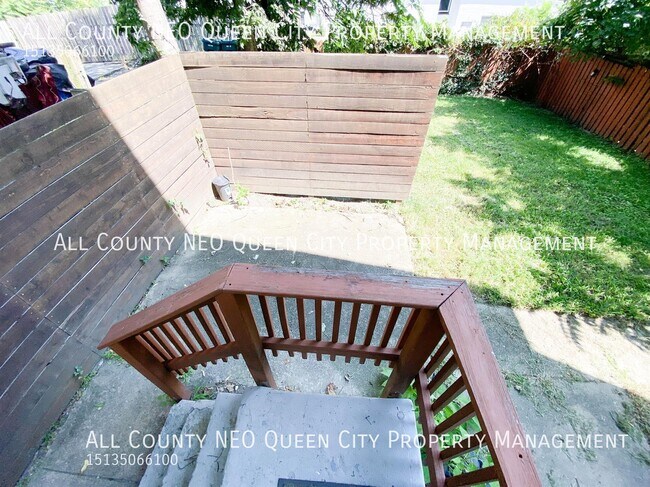 Building Photo - 2348 Highland Ave