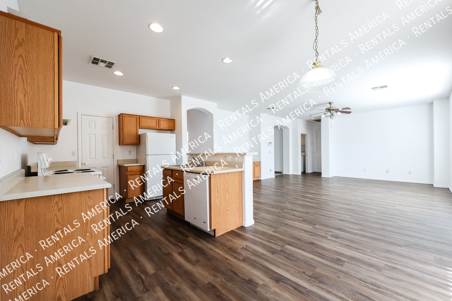 Building Photo - 10417 W Windsor Ave