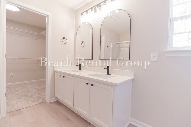 Building Photo - 4 Bedroom in Loris with Screened Patio