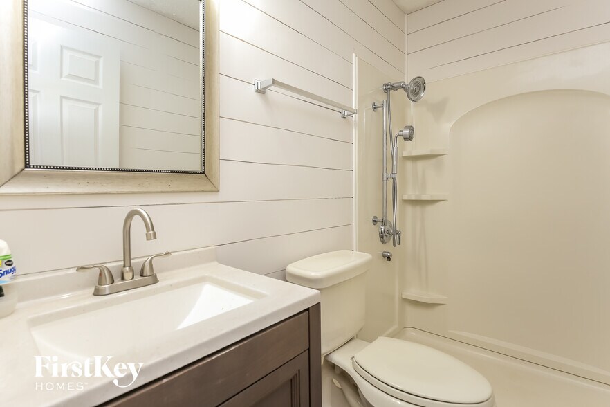 Building Photo - 432 Shady Ln Cir