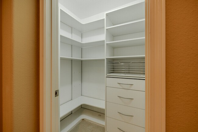 Building Photo - 11671 Boulton Ave