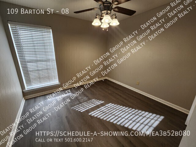 Building Photo - 109 Barton St