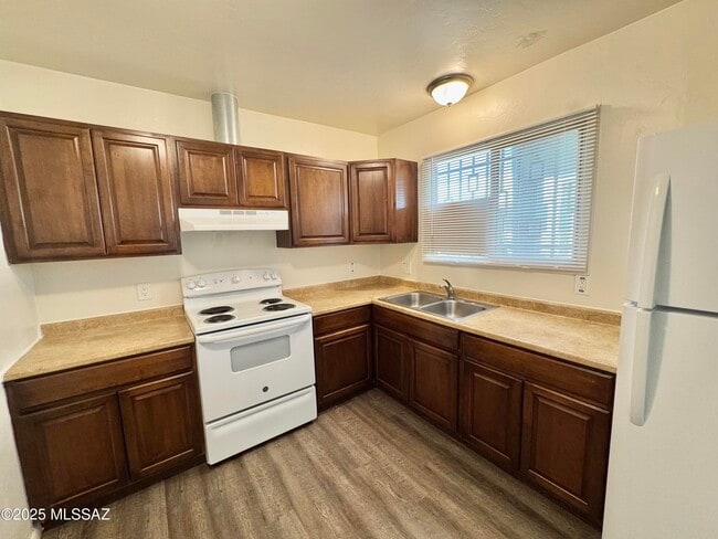 Building Photo - 3323 E Blacklidge Dr