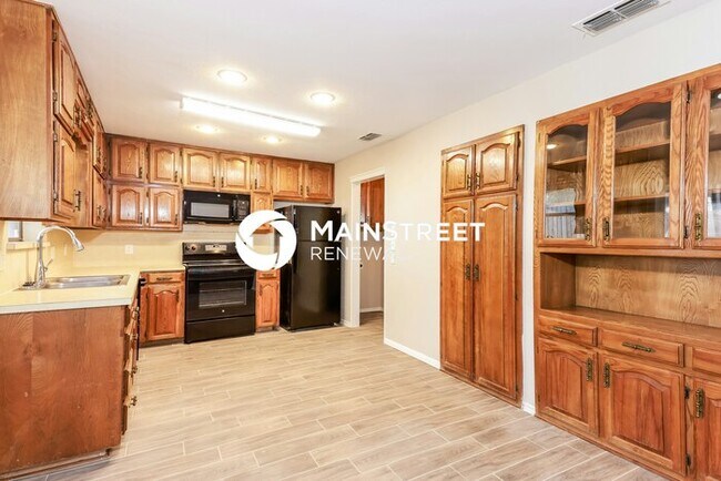 Building Photo - 3 Bedroom Pet-Friendly Home in WATAUGA, TX...