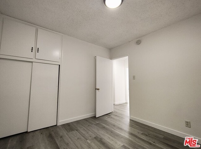 Building Photo - 1560 W 160th St