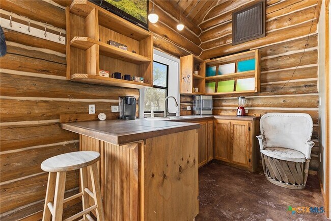 Building Photo - 218 Alexandra Ln