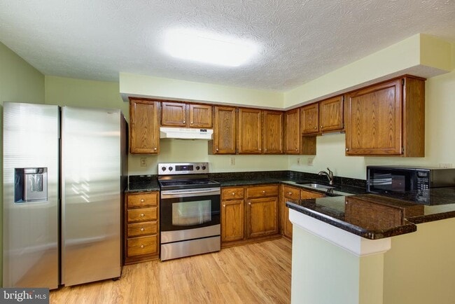 Building Photo - 7805 Edmunds Way