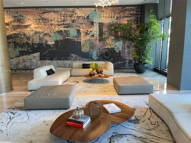 Building Photo - 460 NE 28th St