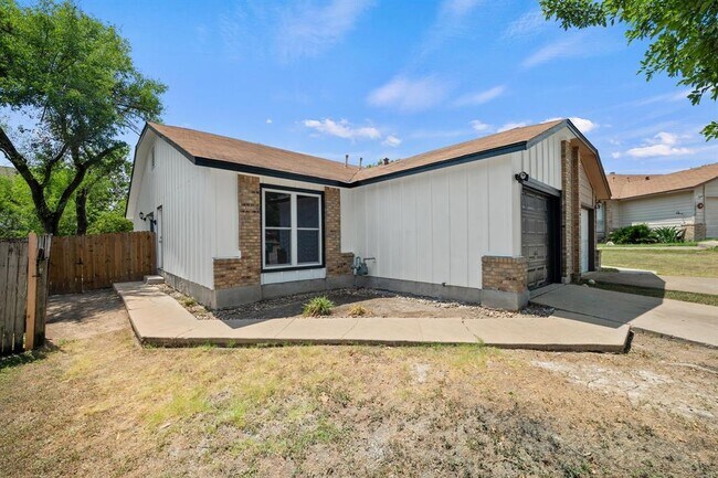 Primary Photo - 16016 Fitchburg Cir