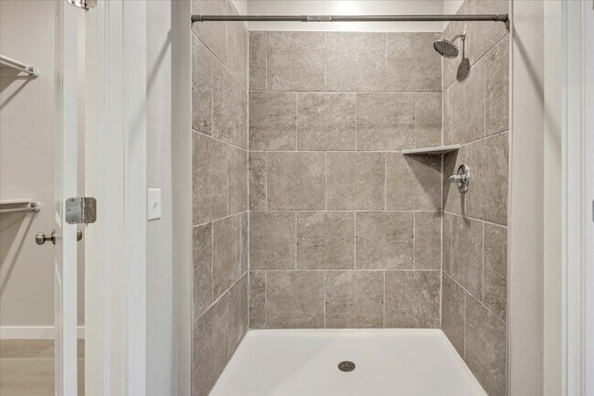 Building Photo - 414 N Tucker Ave