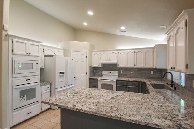 Building Photo - Beautifully Remodeled 4 Bedroom Home!